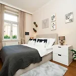 Oriental Touch River Apartament Praga