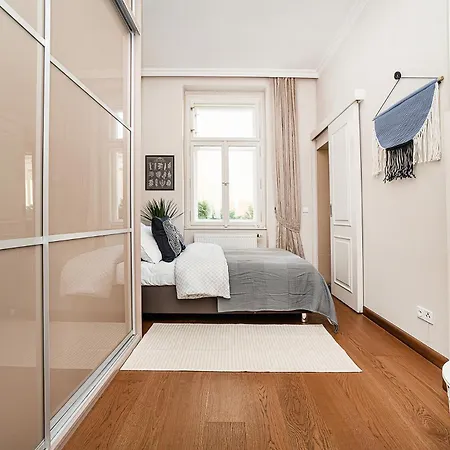 Oriental Touch River Apartment