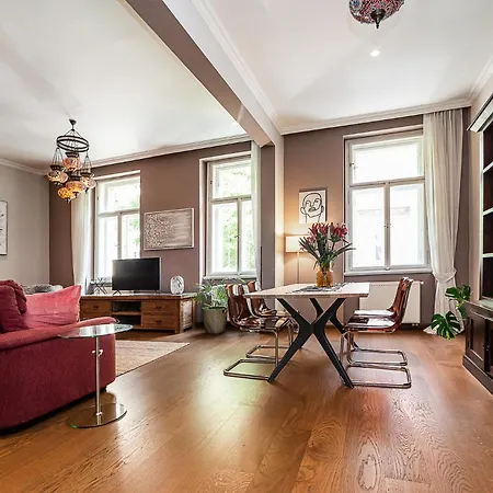 Oriental Touch River Apartment Prague